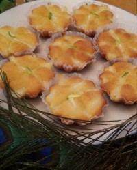 کاپ کیک زعفرانی با کرم وانیلی