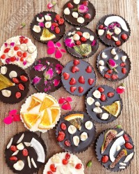 شکلات آجیلی