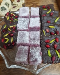 لوکوم انار. شکلات قالبی. بیسکوئیت شکلاتی