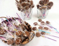 آبنبات چوبی کنجدی.آبنبات شیری.ارسالی به مهران