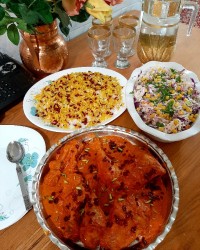مرغ ادویه ای و سالاد مکزیکی