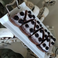 کیک شکلاتی کره ای با پف ده سانتی