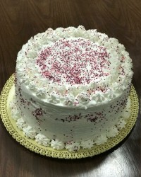 کیک اسفنجی با فیلینگ موز و گردو