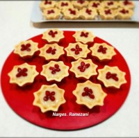 تارت میوه انار پر شده با کرم پاتیسیر