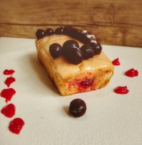 تراول کیک بلک فارست لطفاً کپشن خوانده شود