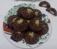 شیرینی شکلاتی مغزدار