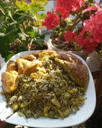 باقالی پلو با مرغ و پنیر برشته گیلان من داخل پلو نخود سبز