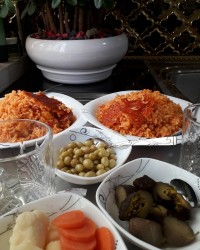 ناهارامروزمون...دمی گوجه بامخلفات...