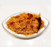 ماکارانی دختر پز .هرچی دم دستش بوده ریخته داخل ماکارانی