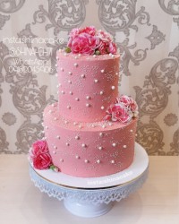 کیک طبقاتی خامه ای