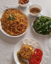 رشته پلو با مرغ ریش ریش