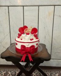 کیک خامه ای با تزیین فوندانت و ابنبات