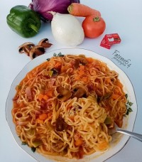 نودل سبزیجات وعصاره مرغ