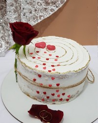 کیک خامه ای با تزیین گل