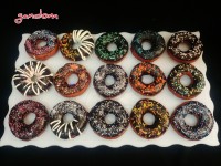 دونات های شکلاتی سفارشی