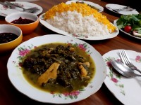 خورشت آلو اسفناج با مرغ