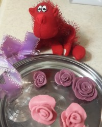 گل رز شکلاتی با خمیر شکلاتی