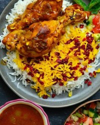 برنج ومرغ زعفرانی باسالادشیرازی
