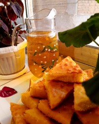 کیک شربتی زعفرانی با شربت گلاب وزعفران