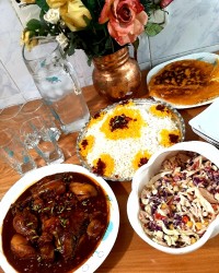 خورش مرغ ناردونی و سالاد مکزیکی