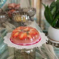 ژله توت فرنگی ژاپنی
