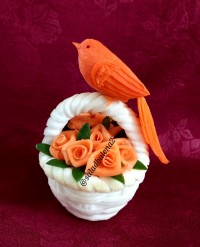 پرنده با هویج