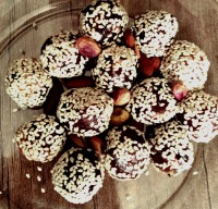 خرمای کنجدی شکم پر