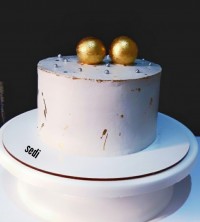 کیک اسفنجی ساده و خوشمزه