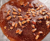 سوهان آجیلی با شیره انگور