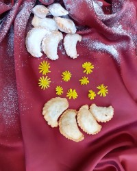 قطاب پسته ای