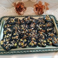 شکلات آجیلی