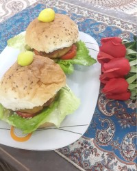 فینگر فود (همبرگر مرغ مخصوص)