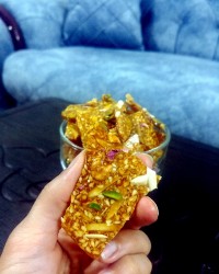 سوهان آجیلی با شیره انگور