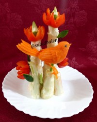 پرنده با هویج