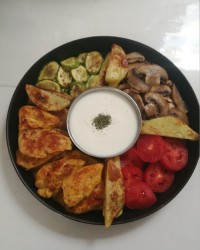 بشقاب رژیمی با سس سیر تند