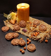 شیرینی شکلاتی گل رز بدون کره لطفاً کپشن خوانده شود