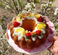 کیک لیمویی همراه با سس لیمو