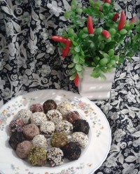 توپکهای خرمایی رنگا رنگ من برا افطارم