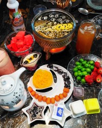 افطاری (آش رشته، اسموتی هندوانه، خاکشیر)