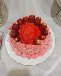 کیک توت فرنگی رویایی