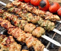 جوجه کباب طعم دار شده با سبزیجات