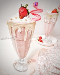 شیک توت فرنگی