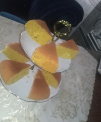 کیک گلاب و زعفران شیرینی میکادو با سویق