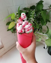 دسته گل توت فرنگی