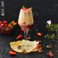 نوشیدنی خنک توت فرنگی و قهوه