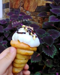 مینی بستنی قیفی ورق بزنید لطفا