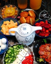 افطاری ساده (بندری، تخم مرغ عسلی)