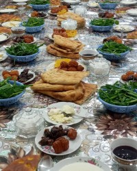 افطاری ساده مامان خانم .ولی حیف که عکس از شام یادم رفت بگیرم?‍♀️?‍♀️