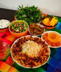 رشته پلو با مرغ ریش شده