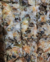 پیتزا گوشت وقارچ نصف شبی